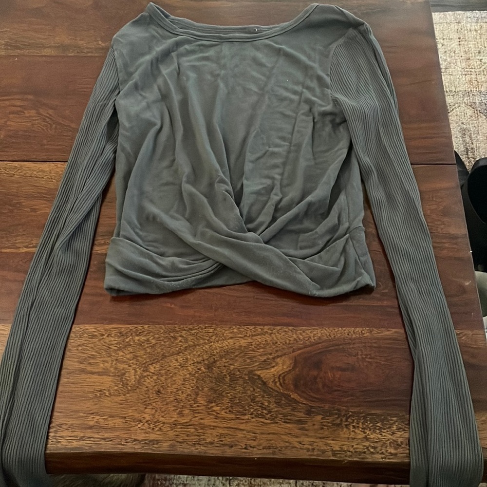 Alo yoga cropped long sleeve top